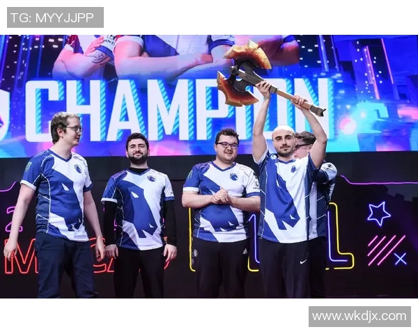 深入分析DOTA2焦点FPX战队的实力与战术布局探讨实时新闻